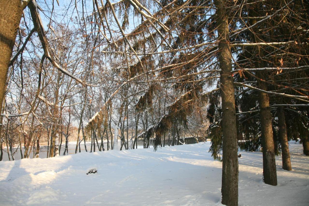 Гостинний Двір На Хуторі Хрещатик ภายนอก รูปภาพ